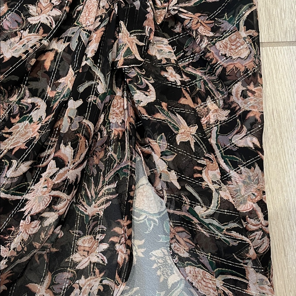 Veronica Beard Luxury Brand Black Floral Ruched Silk Skirt with Gold Accents - Picture 3 of 9